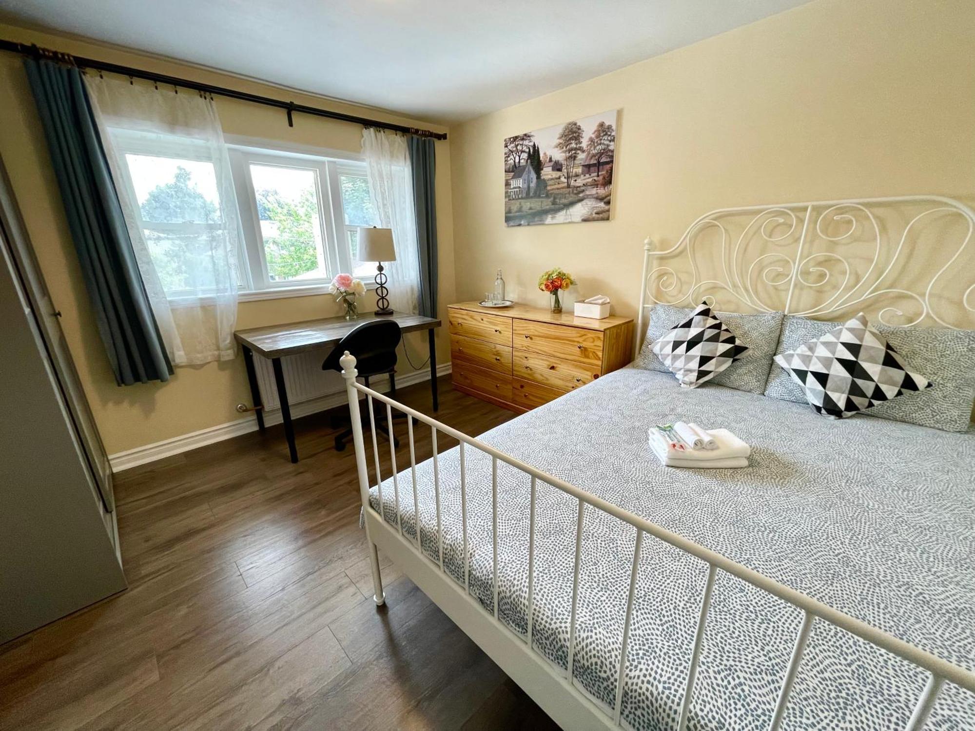 Bright&Modern Space Perfect For Couple And Family Step To Public Transit In Toronto Exterior photo